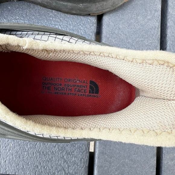 The North Face Oxeye tec hiking shoes. Men's size 10 - Picture 6 of 9